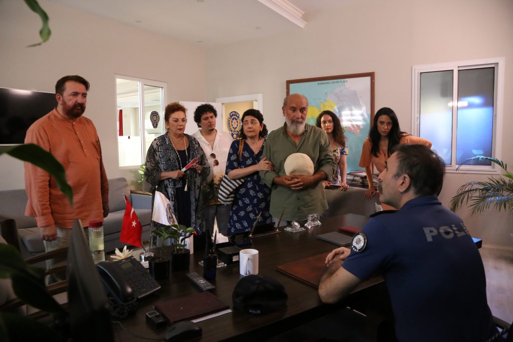 Show TV’nin Yeni Dizisi “İçimizden Biri” Setinden İlk Kareler Yayınlandı