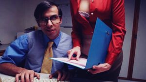 Erkekler Kadınların Göğüslerine Neden Bakar? 