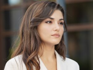 Hande Erçel Makyajı Nasıl Yapılır? En Etkili ve Basit Makyaj Sırlarıyla