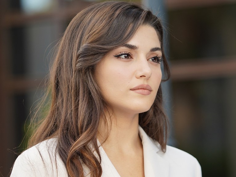 Hande Erçel Makyajı Nasıl Yapılır? En Etkili ve Basit Makyaj Sırlarıyla